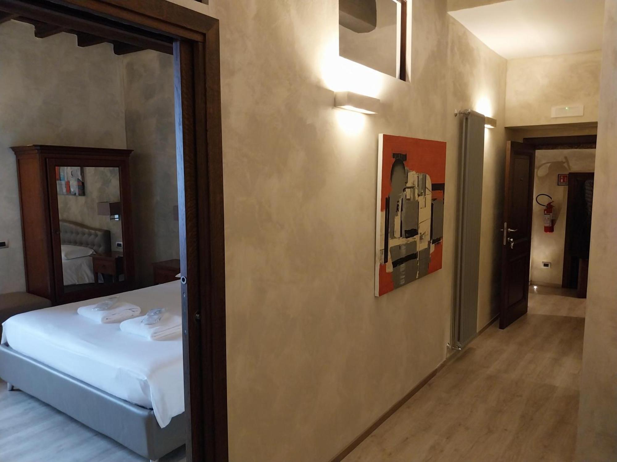 Affittacamere La Piazzetta อานาญี ภายนอก รูปภาพ